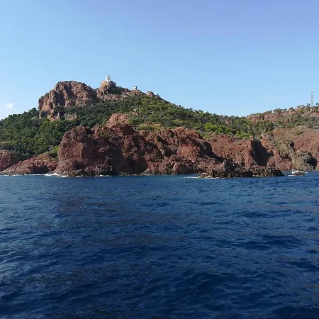 Cap Esterel Climatise Dans Le Centre Du Village Drammont