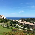 Cap Esterel Climatise Dans Le Centre Du Village דירה