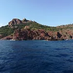 Cap Esterel Climatise Dans Le Centre Du Village Drammont