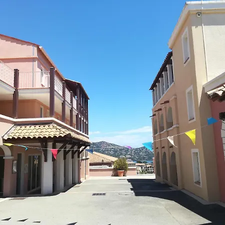 דירה Cap Esterel Climatise Dans Le Centre Du Village *